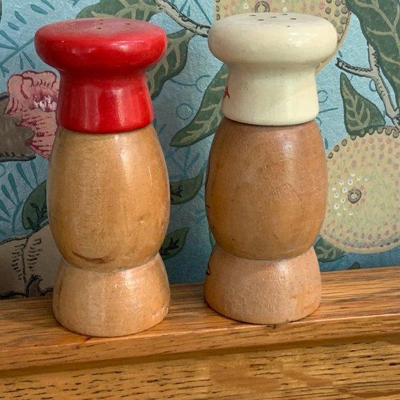 1960s Wooden Salt and Pepper Shakers - Picture 6 of 15
